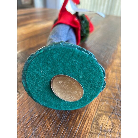 Vintage Byers Choice Carolers Figurine Man In Red Coat & Plaid Scarf Holding Wre - Picture 6 of 9